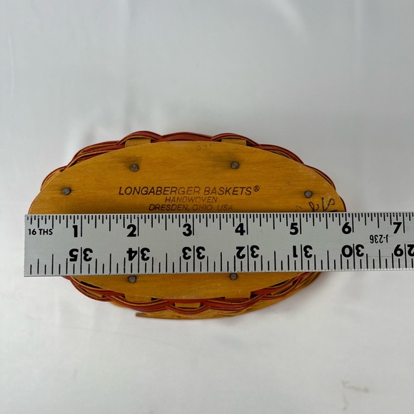 Longaberger Geranium Basket 2002 May Series Maple mid-tone wood with red accents - Picture 8 of 13